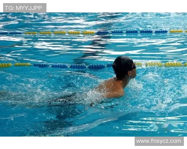 游泳比赛激烈角逐创纪录 选手们挑战极限突破自我